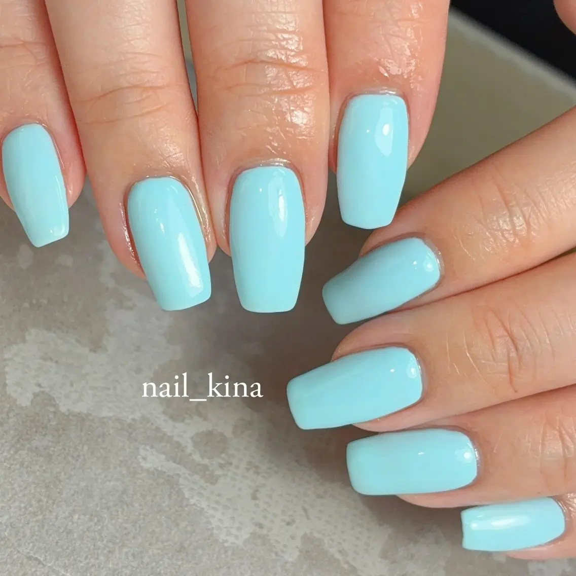 ネイル 水色 ロングネイル ワンカラーネイル シンプルネイル スクエアネイル nail_ kinaのネイルデザイン