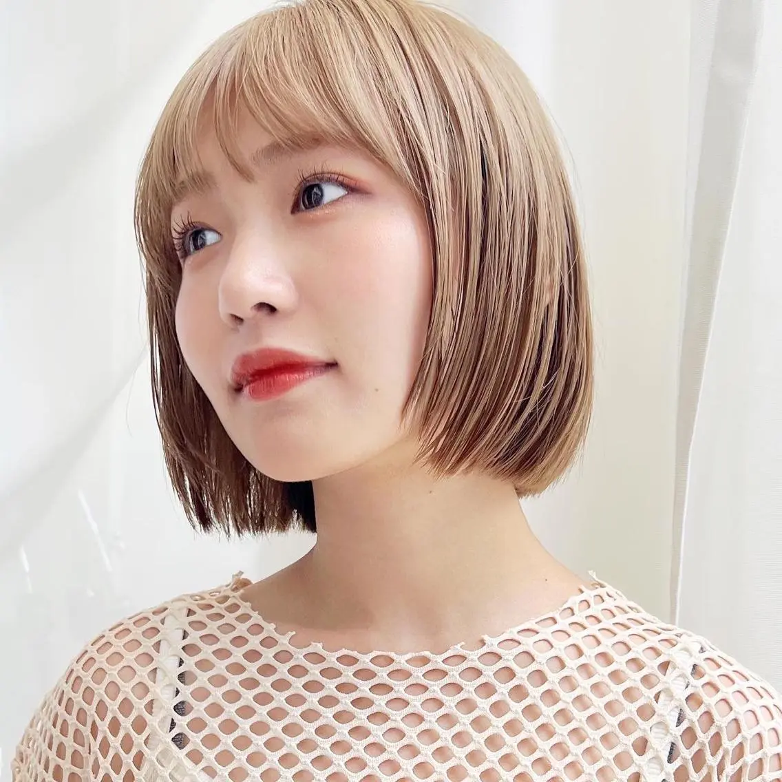 ミディアム カラー ベージュカラー 透明感カラー グレージュ ボブ カット ヘアカラー トリートメント レイヤー専門家 ダブルカラー修のヘアスタイル