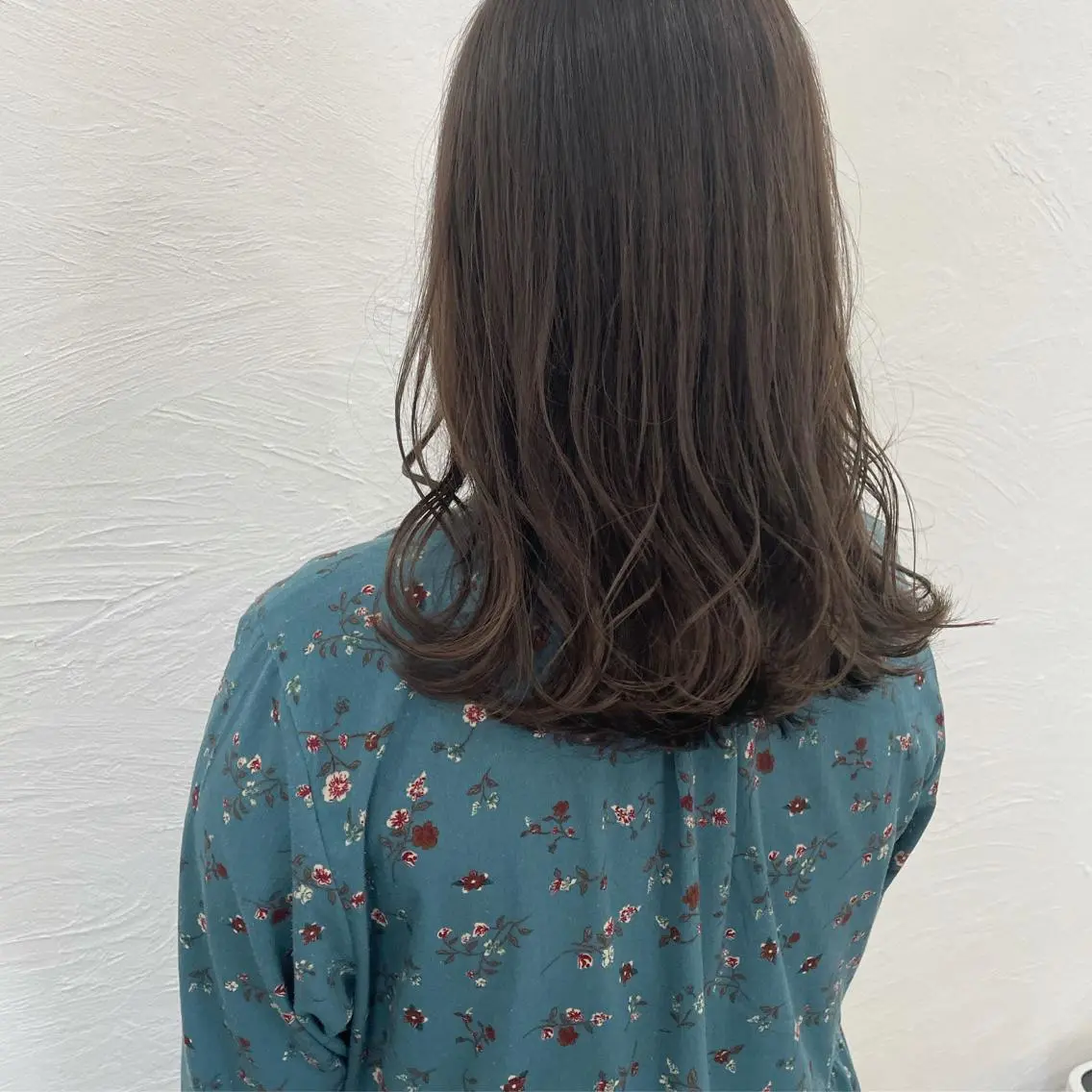 ロング カラー アッシュ ベージュカラー カット ヘアカラー トリートメント 河野 満月のヘアスタイル