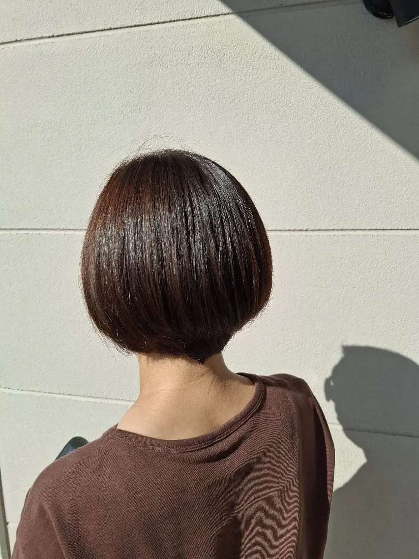 ショート カラー 浦栃 恵梨のヘアスタイル