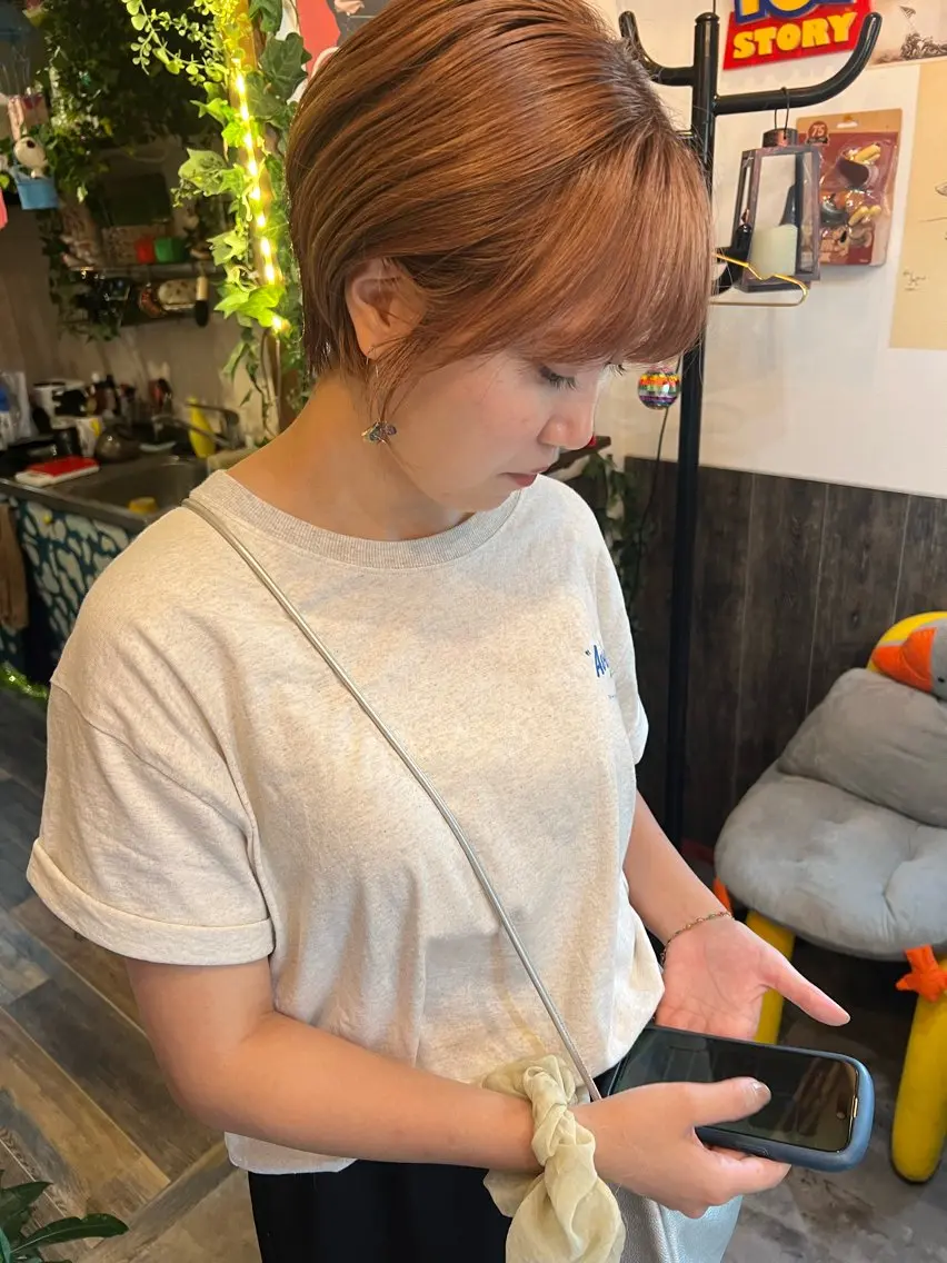 ショート カラー ベージュカラー ブリーチ ショートヘア カラーパティシエ facce🌼ikoのヘアスタイル