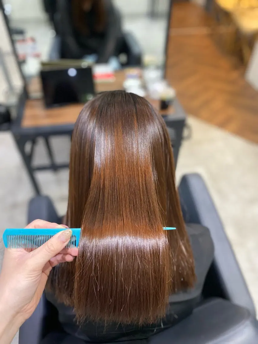 ロング パーマ カット 縮毛矯正 トリートメント 艶髪・透明感カラー・ 韓国ヘア・Yuriのヘアスタイル
