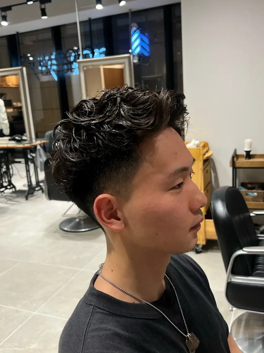 ショート パーマ メンズ スペインカール ショートヘア 渡邉 真也のヘアスタイル