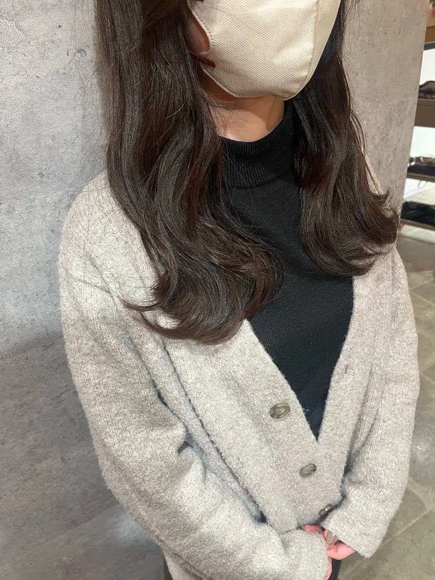 ロング カラー グレージュ MARIA / BRICKのヘアスタイル