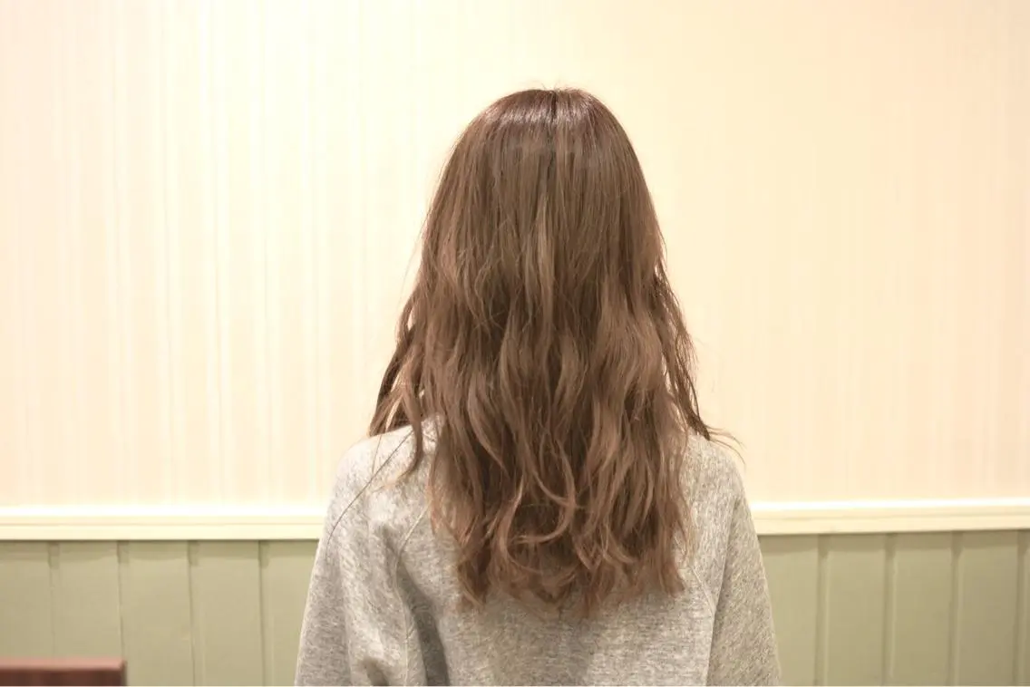 セミロング カラー ブリーチ 透明感カラー 信原 獎人のヘアスタイル