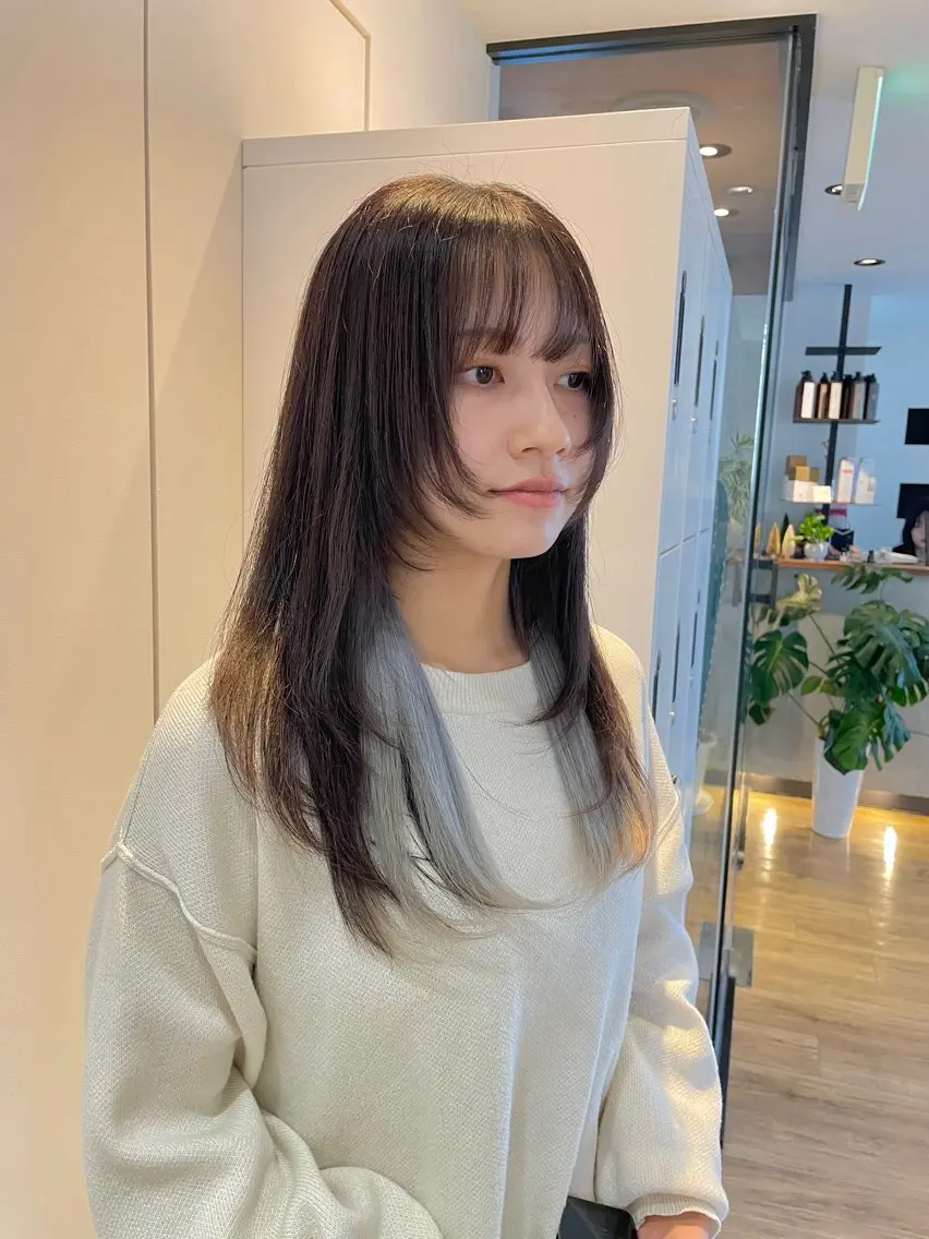 ロング レイヤーカット 前田 菜奈子のヘアスタイル