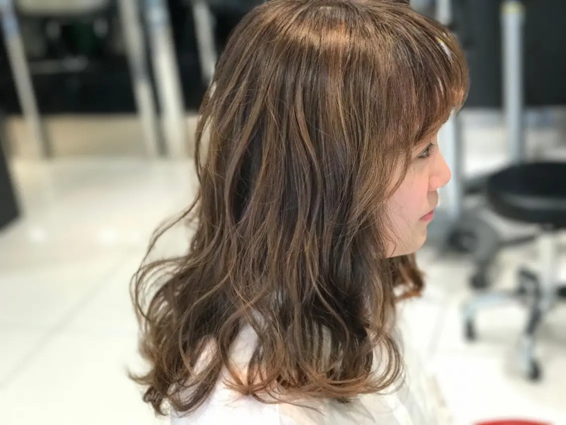 セミロング カラー ハイライトカラー ハイライト YUI𓍯エクステ /ニュアンスカラーのヘアスタイル