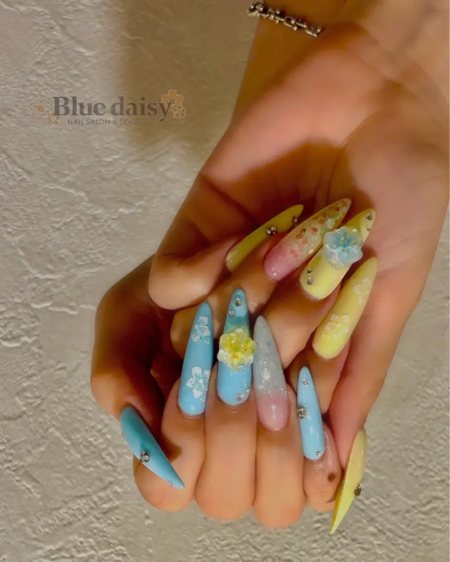 ネイル ジェルネイル マグネットネイル 持ち込み パラジェル 夏ネイル ハンドネイル Blue daisy 栄本店のネイルデザイン