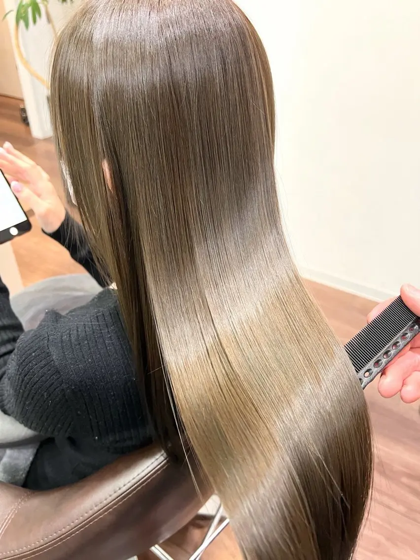 ロング カラー ヘアカラー トリートメント 利根川 海響のヘアスタイル