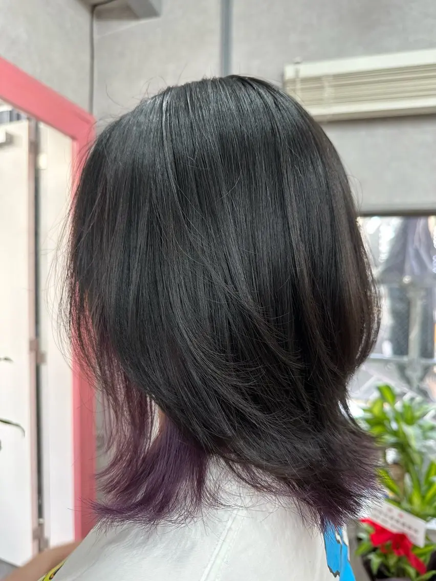 ミディアム カラー インナーカラー ウルフカット ヘアカラー トリートメント UNBLEACH ブリーチカラーのヘアスタイル