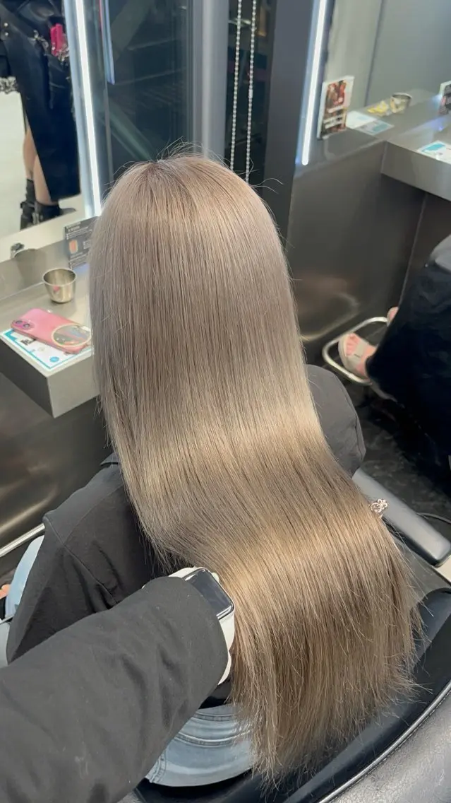 ロング カラー ヘアアレンジ ベージュカラー ブリーチ 透明感カラー グレージュ ハイトーンカラー ヘアカラー トリートメント ヘアセット ハイトーン/透明感 髪質改善/rinaのヘアスタイル