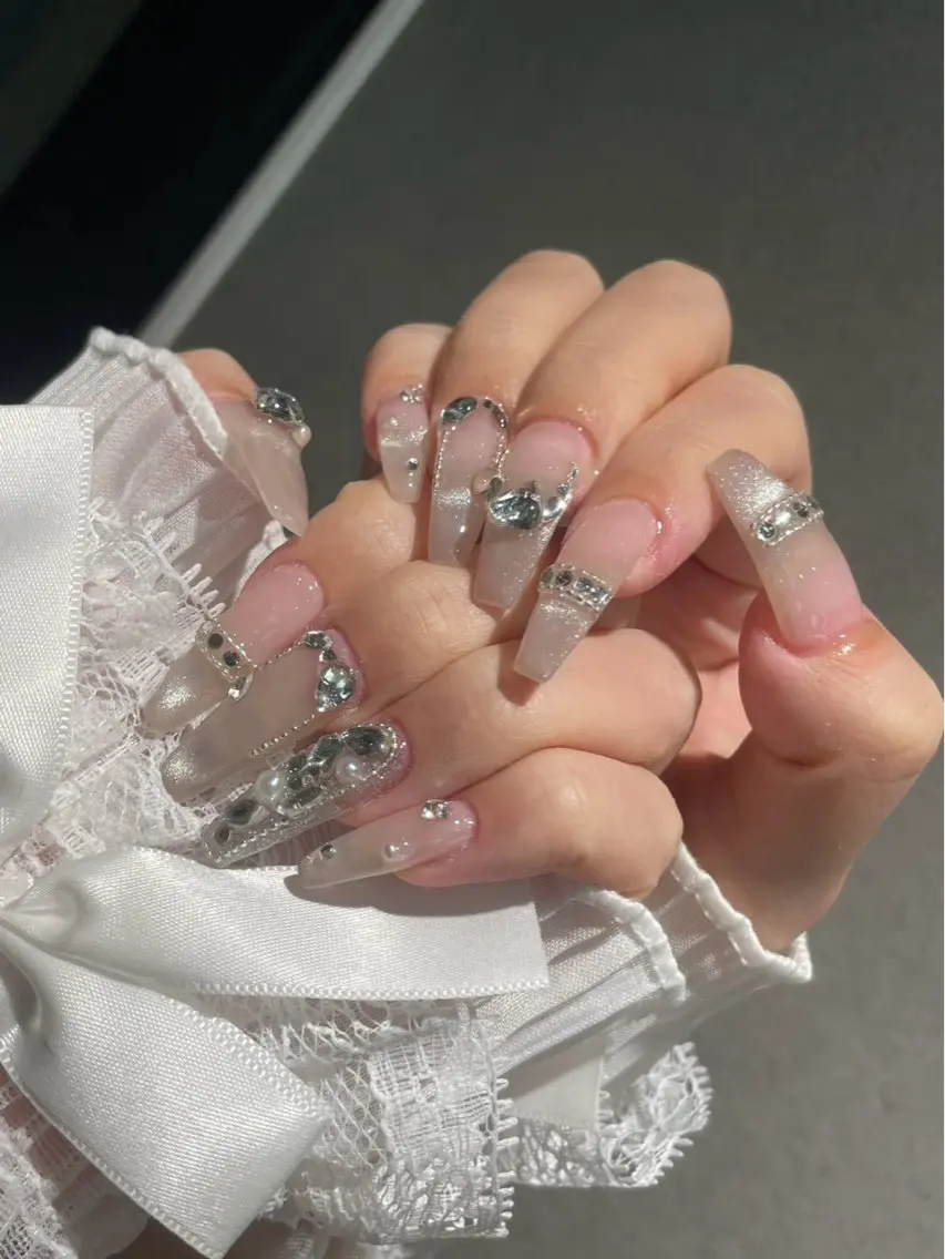ネイル ハンドネイル I-nailロング /ワンホン/キラキラのネイルデザイン