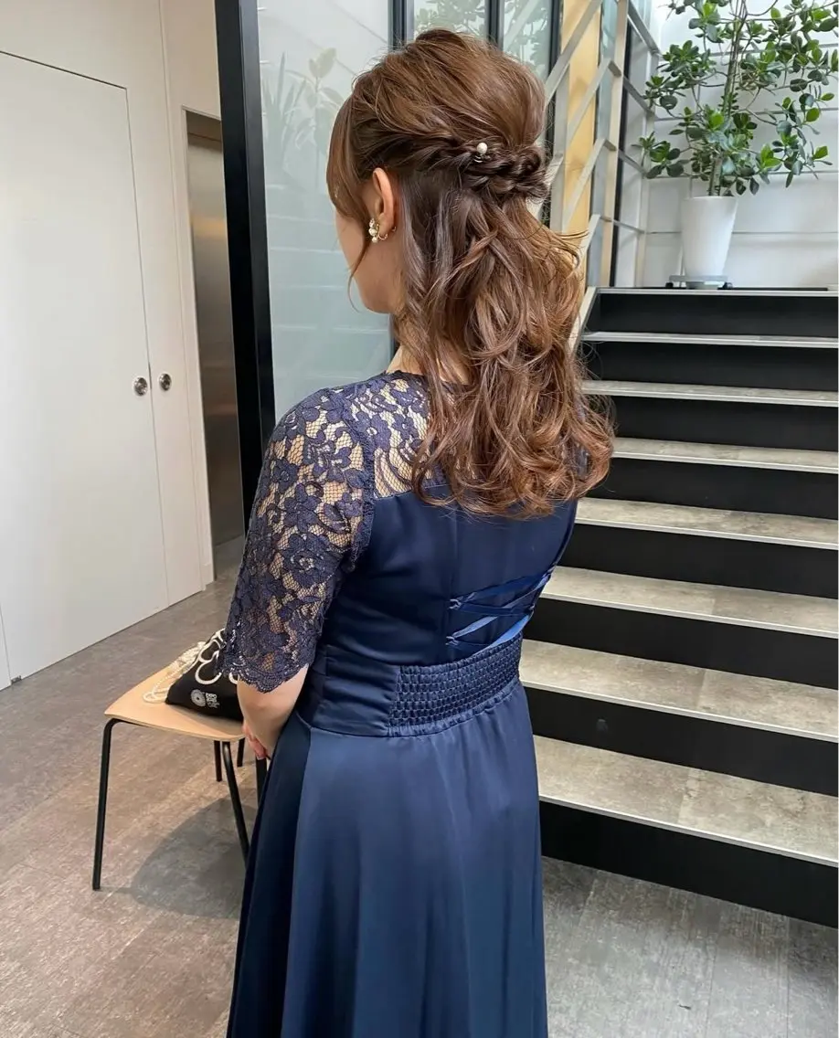 セミロング ヘアアレンジ 結婚式・ブライダル mao ｜ 柔らか艶カラー🫧のヘアスタイル