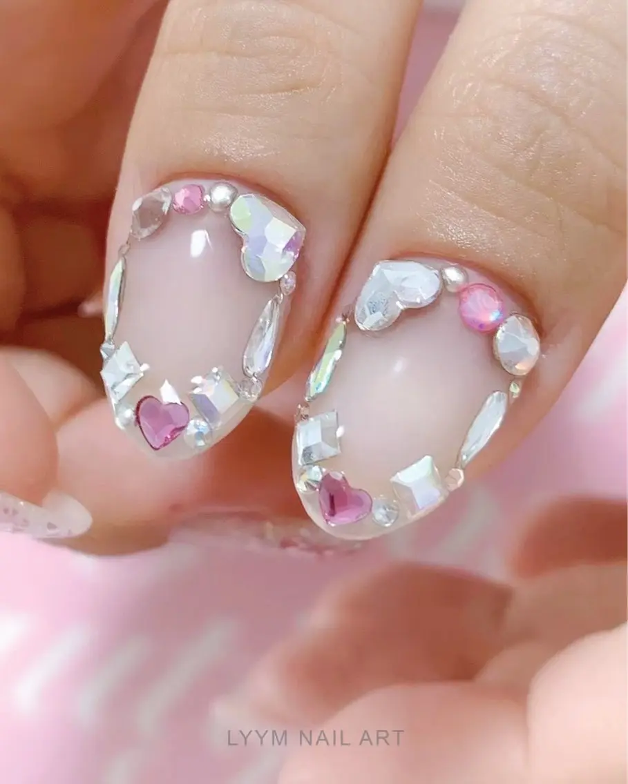 ネイル ハート キラキラネイル 韓国ネイル ピンク ストーンネイル ハンドネイル LYYM Salonのネイルデザイン