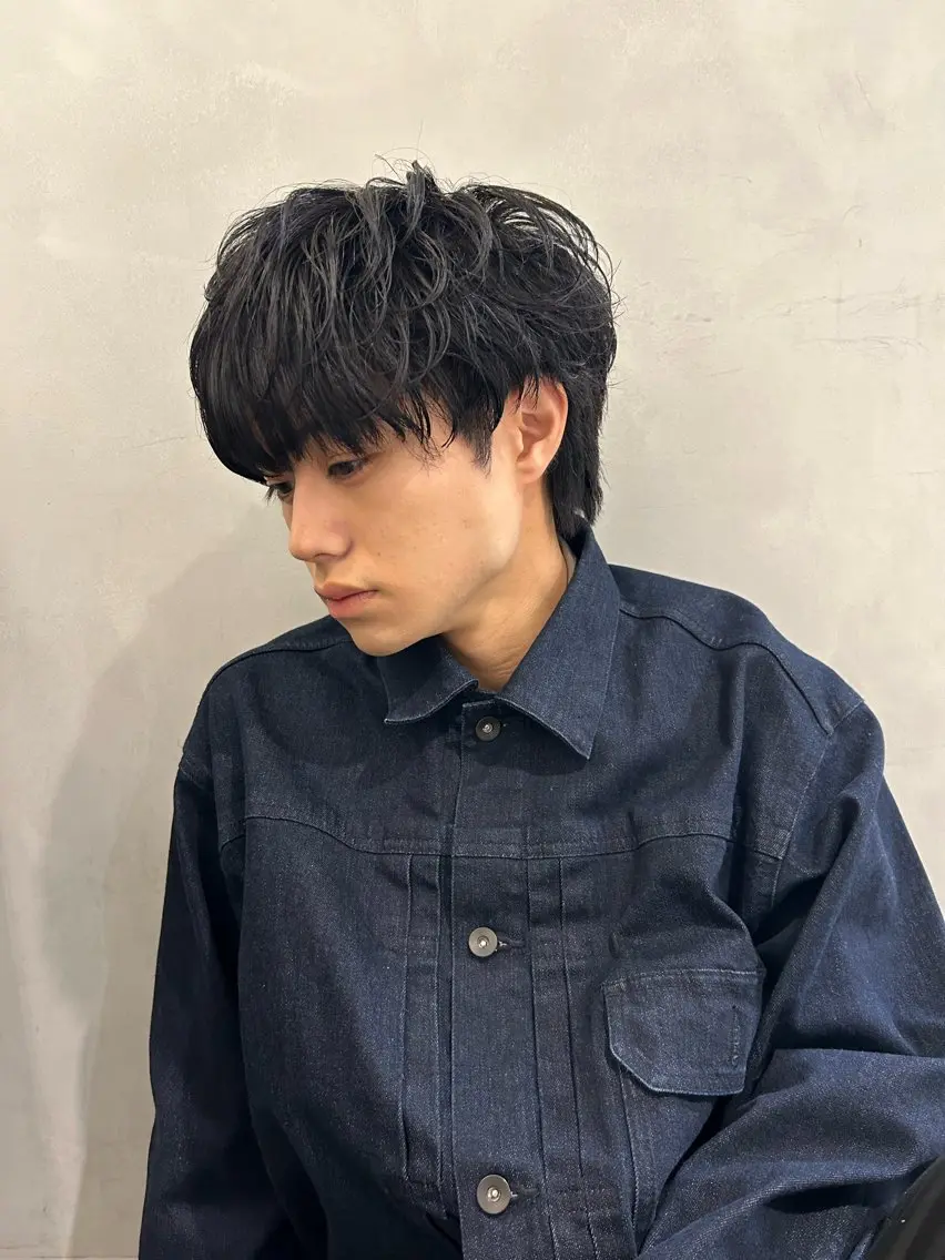 ショート パーマ メンズ ビジネス センターパート フェードカット フェザーパーマ メンズ韓国風 カット パーマ メンズ清潔感のプロ 💈メンズパーマ藤田のヘアスタイル