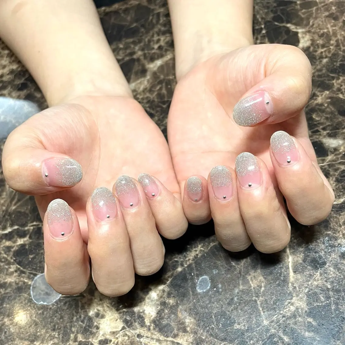 ネイル グラデーション ラメ(グリッター) ラメグラデーション ハンドネイル IROHA NAIL 横山佳那のネイルデザイン