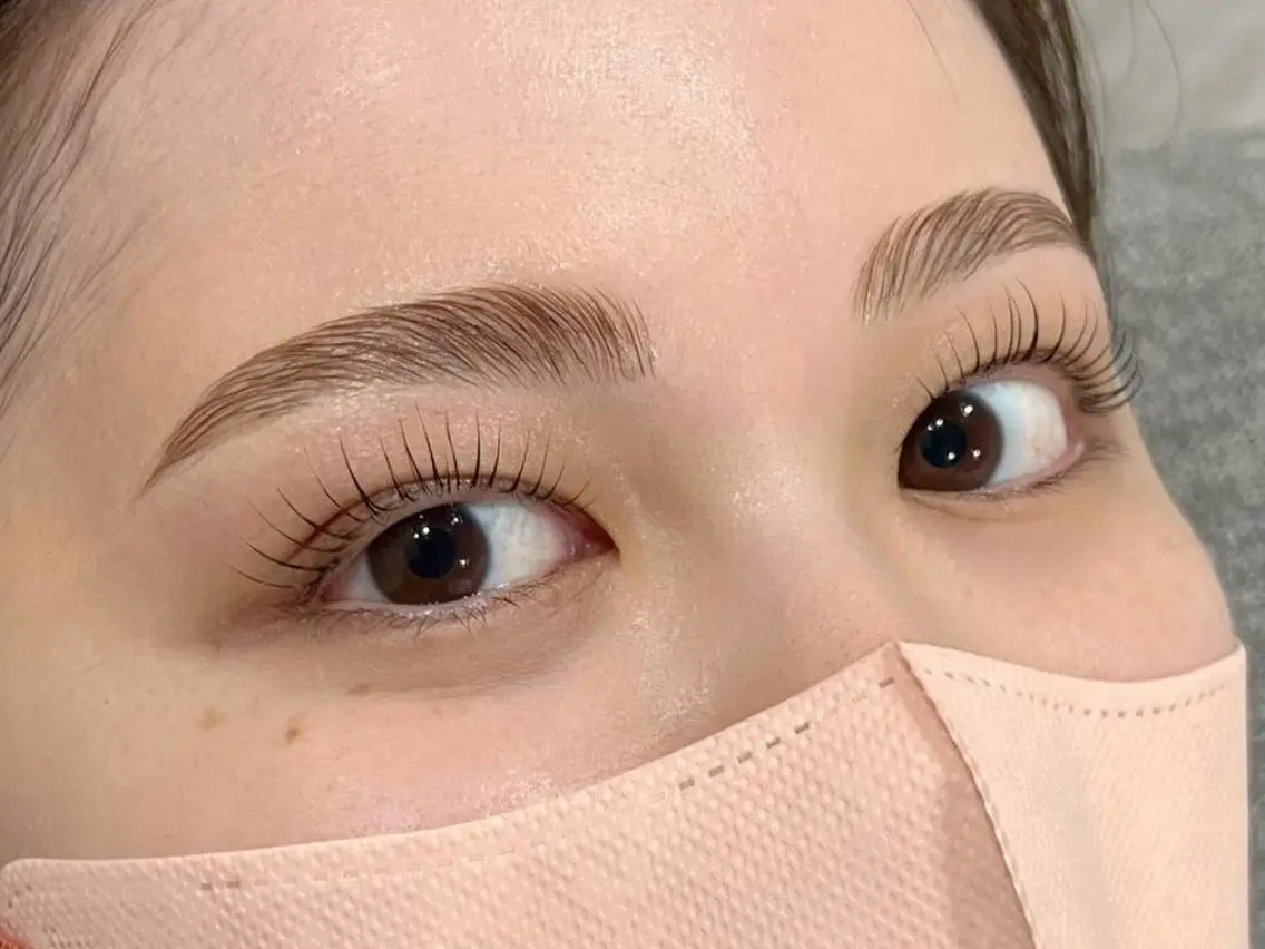 アイブロウ ハリウッドブロウリフト EYE405 SAKURAのマツエク・マツパデザイン
