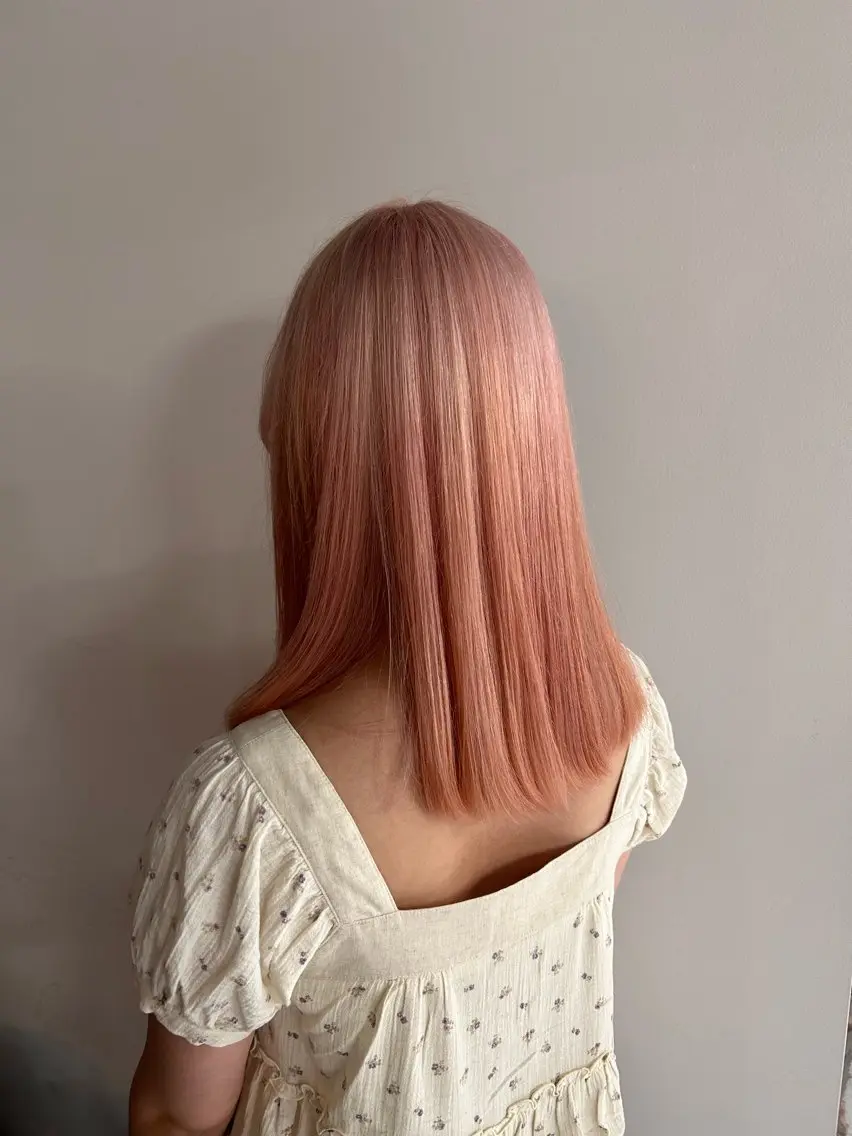 セミロング ヘアカラー 閼伽井 誇和のヘアスタイル
