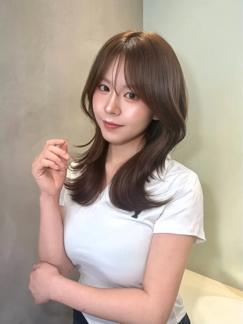 ミディアム カット ヘアカラー トリートメント 韓国レイヤー 🤎🦋Harisのヘアスタイル