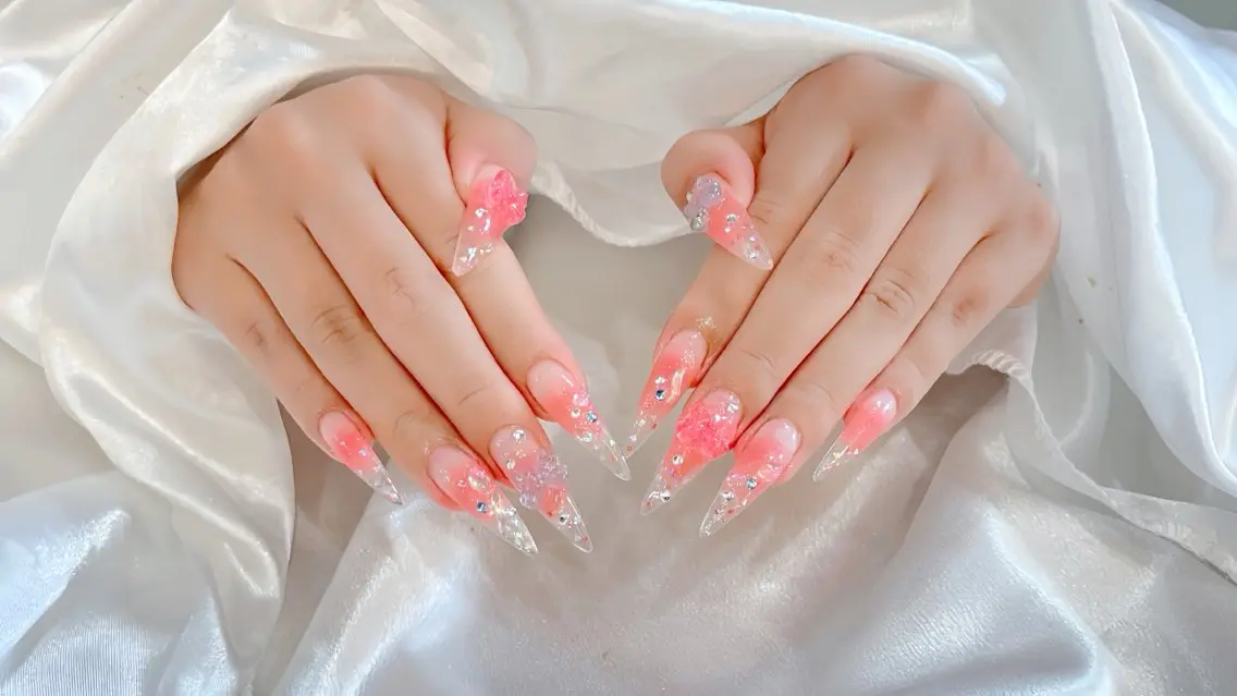 ネイル オーロラネイル チークネイル 桜ネイル クリアネイル ドット ハンドネイル Rin Nail 新大久保店のネイルデザイン