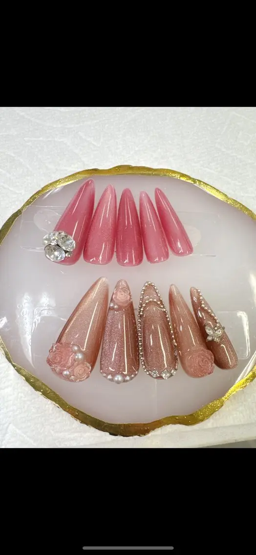 ネイル アートネイル ドット フレンチネイル ガラスフレンチ キラキラネイル ハンドネイル Queeens nailのネイルデザイン