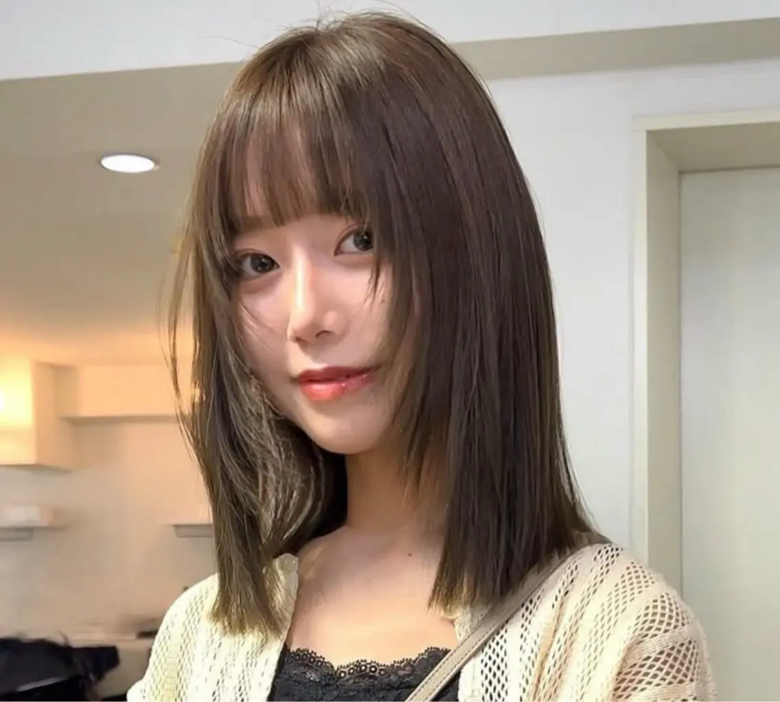 ロング カラー 顔まわりレイヤー レイヤーカット 小顔カット 韓国風レイヤーカラー ライムのヘアスタイル
