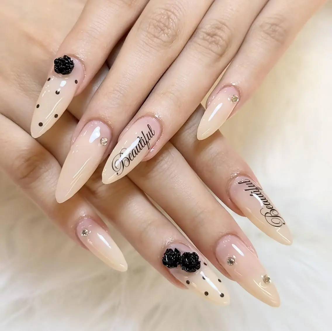 ネイル Kana🌻マツエク &Nailサロン💛のネイルデザイン
