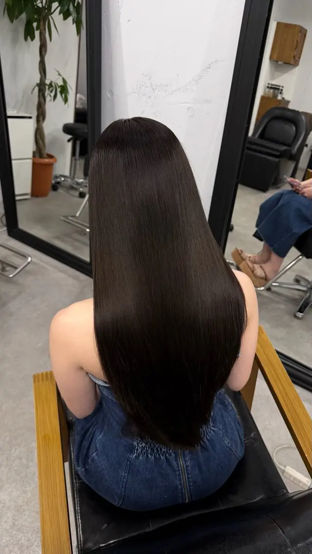 ロング ヘアカラー 入江 桃花のヘアスタイル