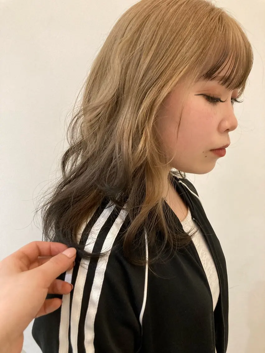 セミロング カラー 津田 里菜のヘアスタイル