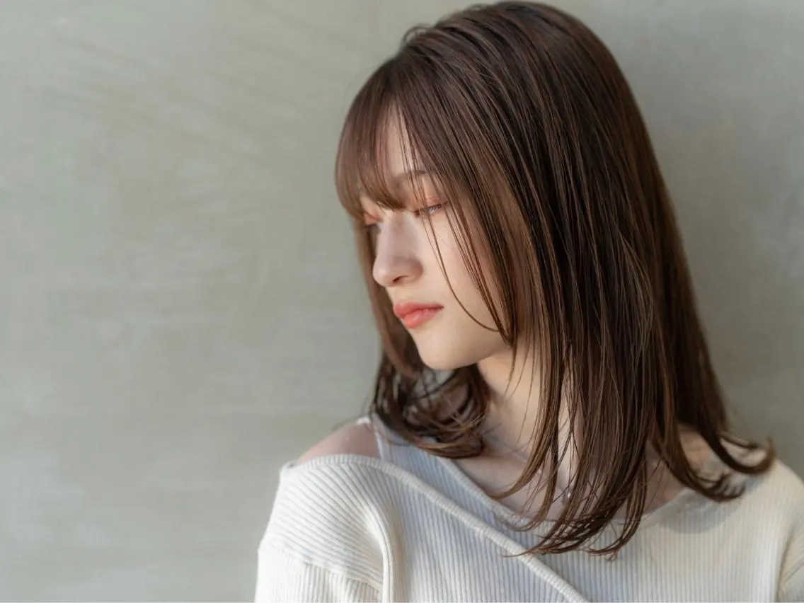 ミディアム 新宿/顔周りカット +レイヤー＝しずく♩のヘアスタイル