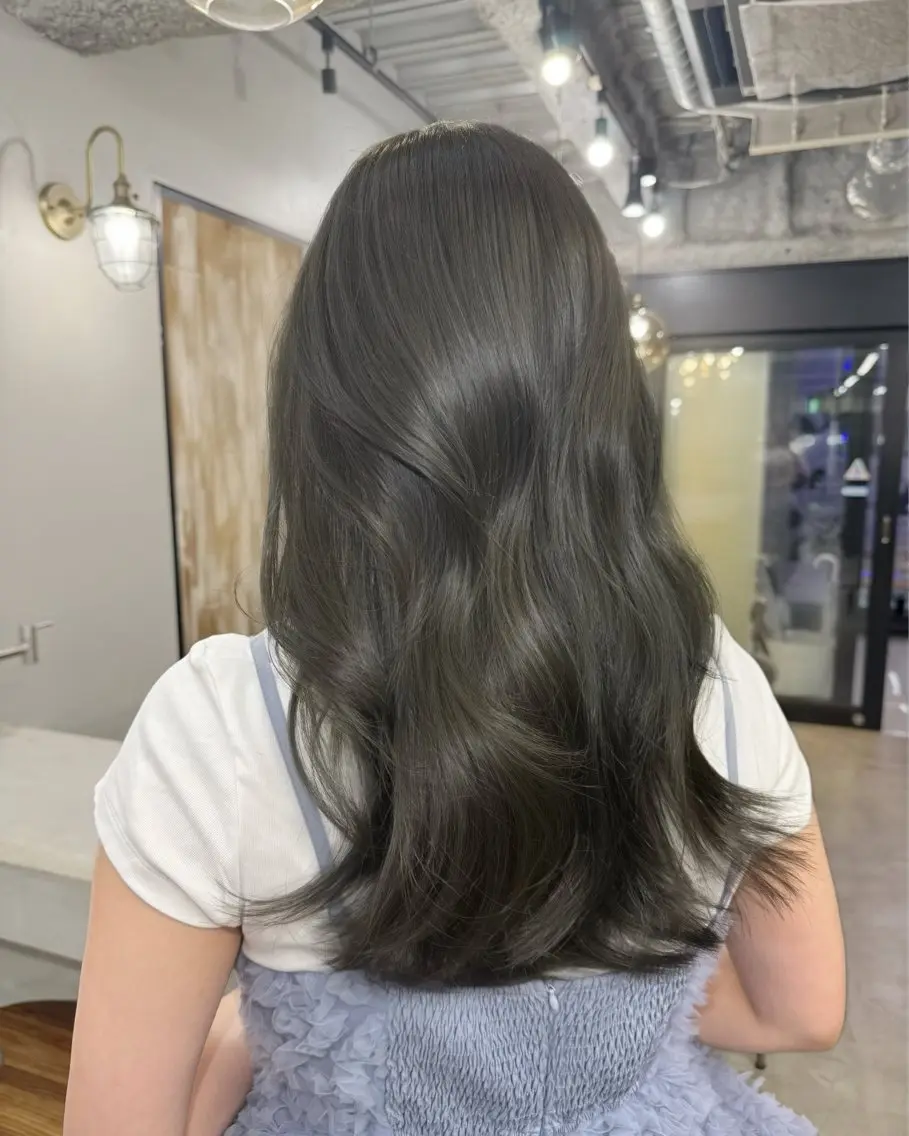 セミロング カラー ベージュカラー 透明感カラー グレージュ オリーブベージュ オリーブグレージュ カット ヘアカラー トリートメント ヘアセット 韓国ヘア🫧 KAZUTOのヘアスタイル