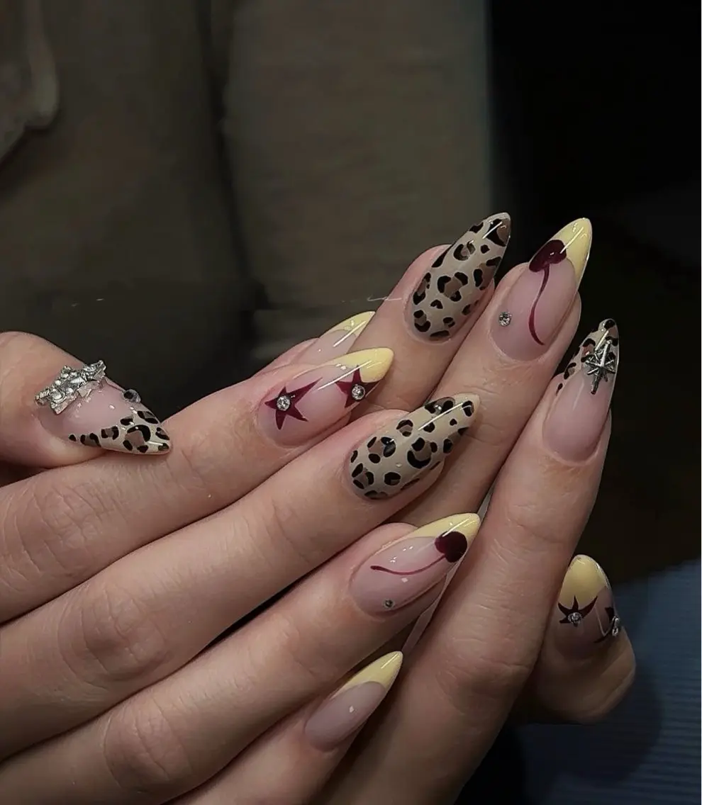 ネイル アートネイル チークネイル ドット フットネイル フレンチネイル ハンドネイル フットネイル 🌱Rina🎀 Mikaのネイルデザイン
