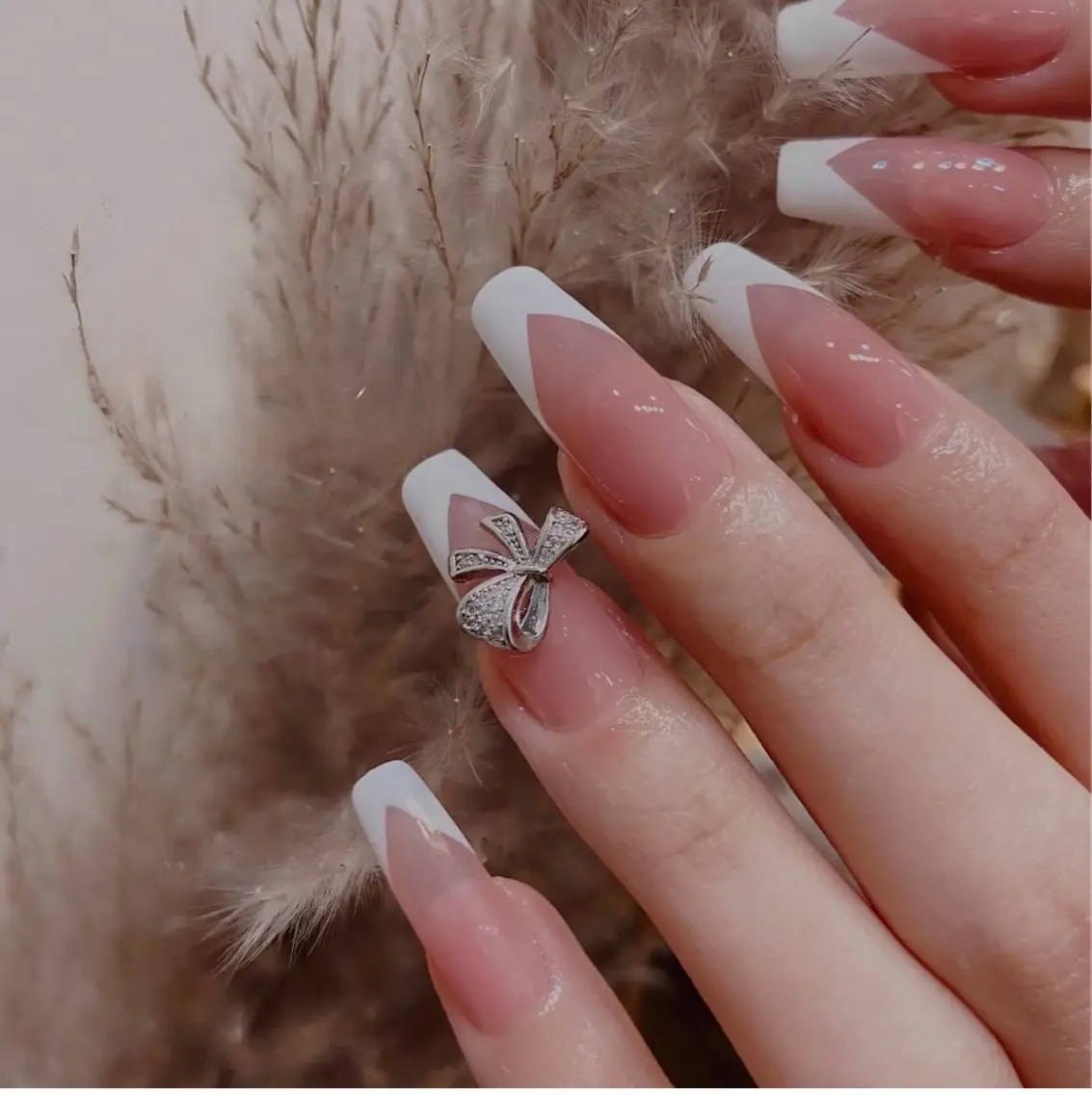 ネイル フレンチネイル キラキラネイル マグネットネイル ミラーネイル ニュアンスネイル ハンドネイル Tira Nailのネイルデザイン