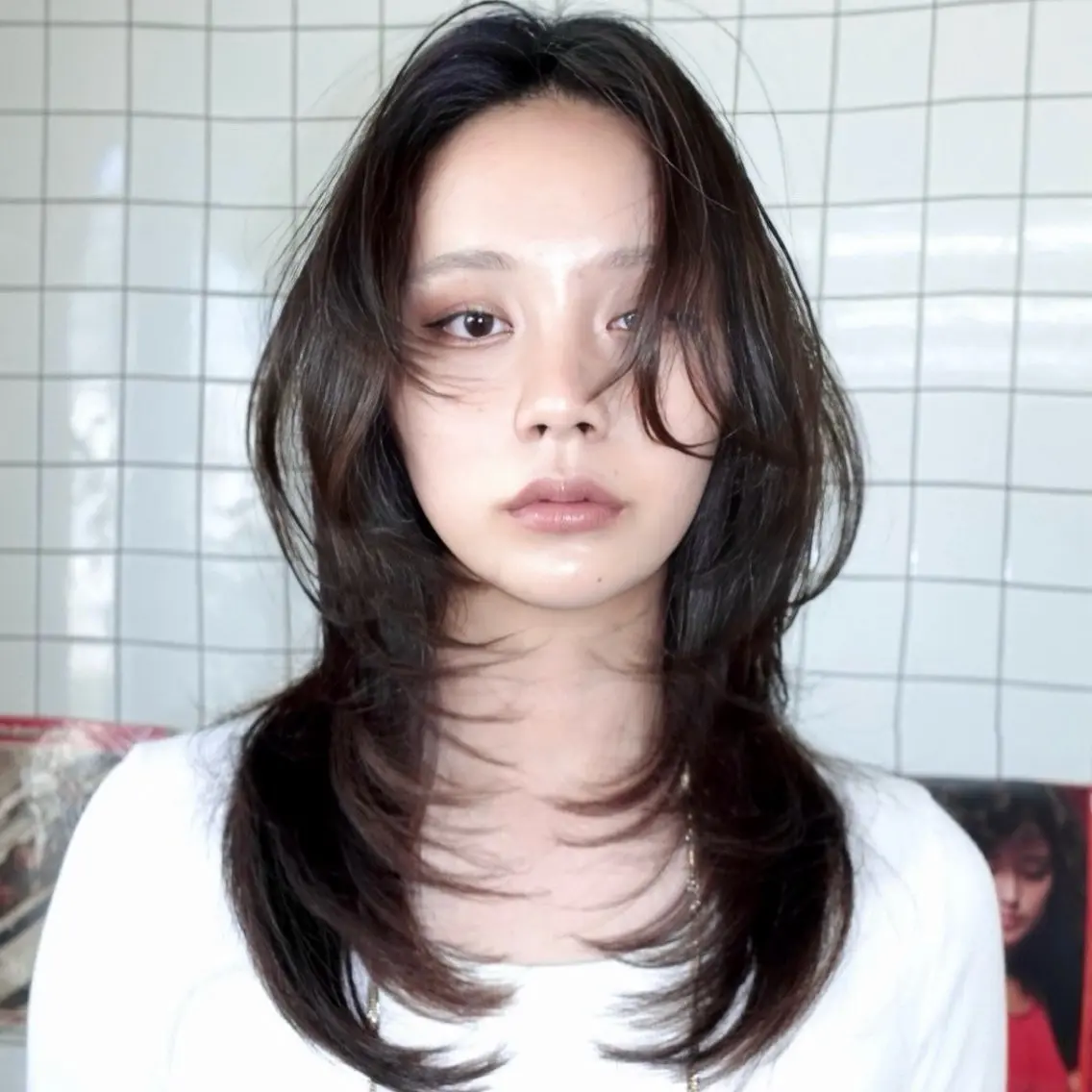 ミディアム 顔まわりレイヤー ハッシュカット ハイレイヤー レイヤーカット 似合わせカット カット ヘアカラー トリートメント momo もものヘアスタイル