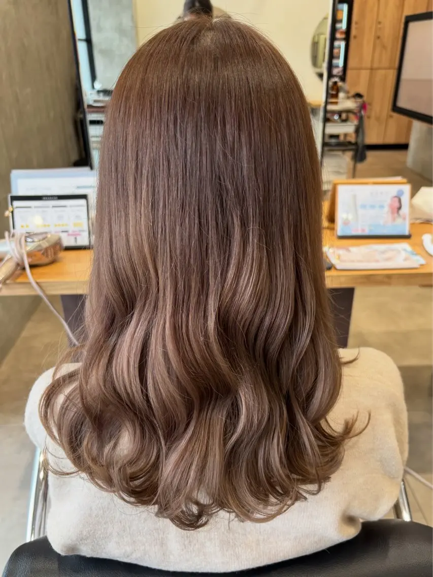 セミロング カラー ベージュカラー 花城 沙也加のヘアスタイル