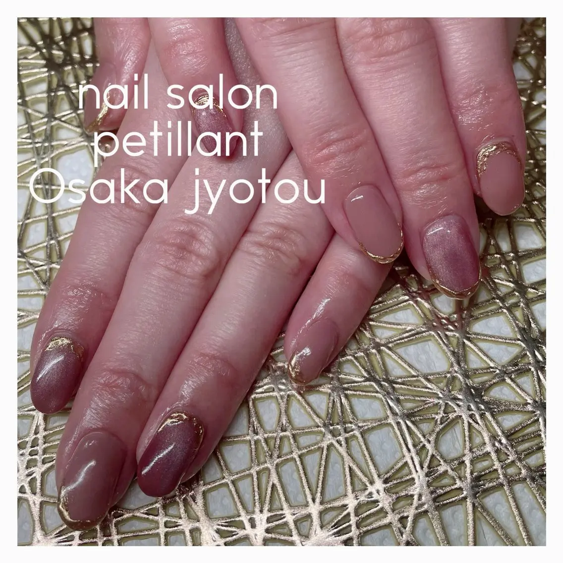 ネイル アートネイル ゴールド キラキラネイル シンプルネイル 春ネイル nail salon petillantのネイルデザイン
