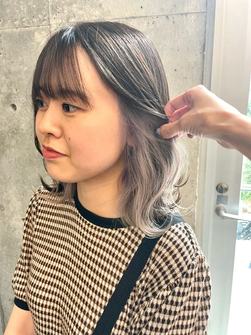 ミディアム カラー インナーカラー インナーカラー 推し ブリーチ 髪質改善のヘアスタイル
