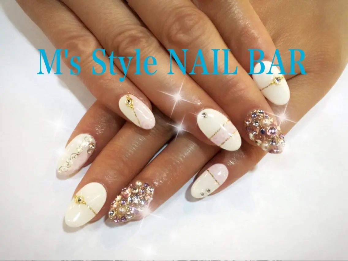 ミディアム ネイル アートネイル 大理石ネイル(マーブル) ストーンネイル ホワイト M's Style NAIL BARのネイルデザイン