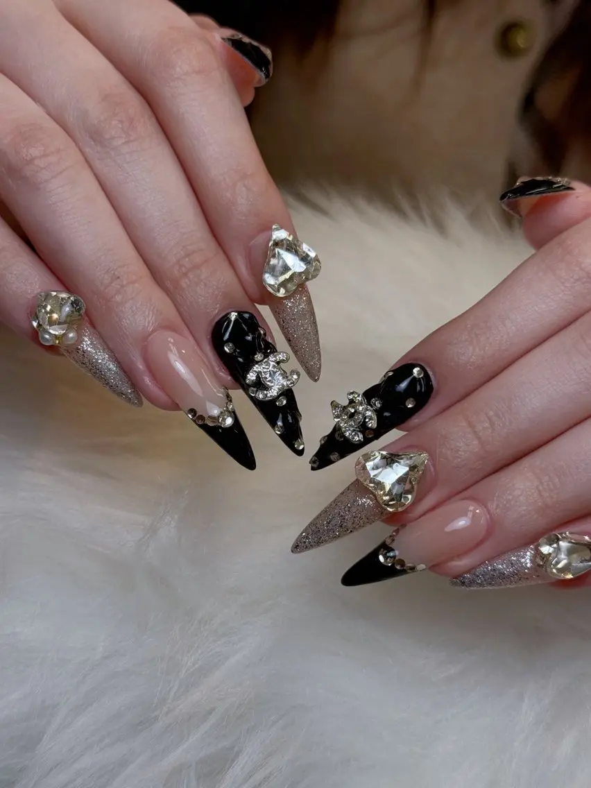 ネイル チークネイル ドット フレンチネイル グラデーション 韓国ネイル ハンドネイル Lisa Nail Salonのネイルデザイン