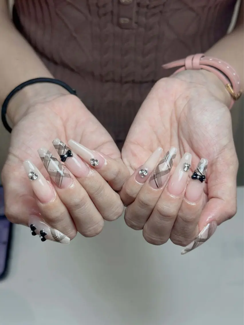 ネイル チークネイル ドット フレンチネイル グラデーション ハート ハンドネイル Julli NailStudioのネイルデザイン