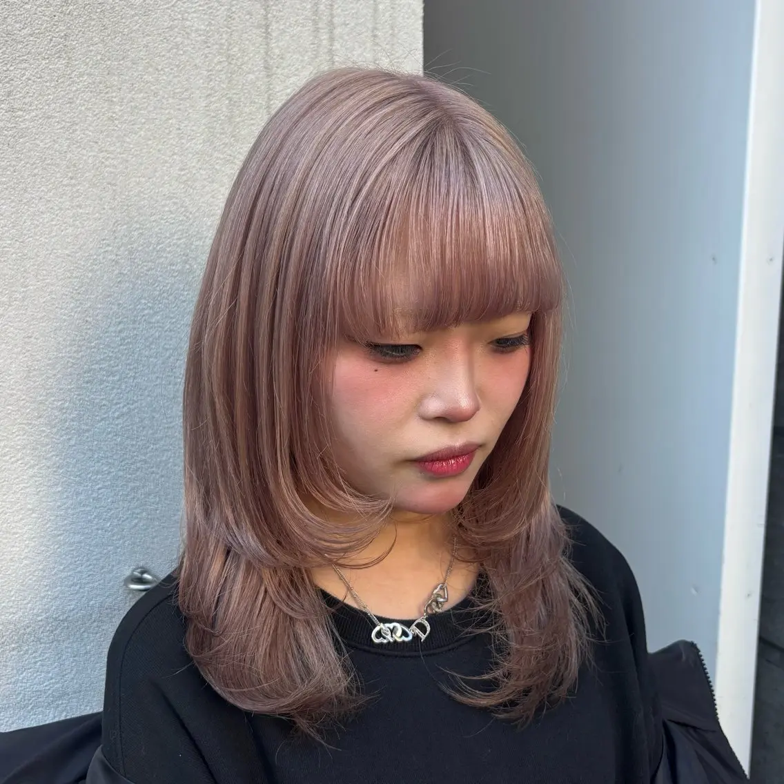 ミディアム カラー 🌞透明感ブリーチ ×レイヤー🌴ﾘｵのヘアスタイル