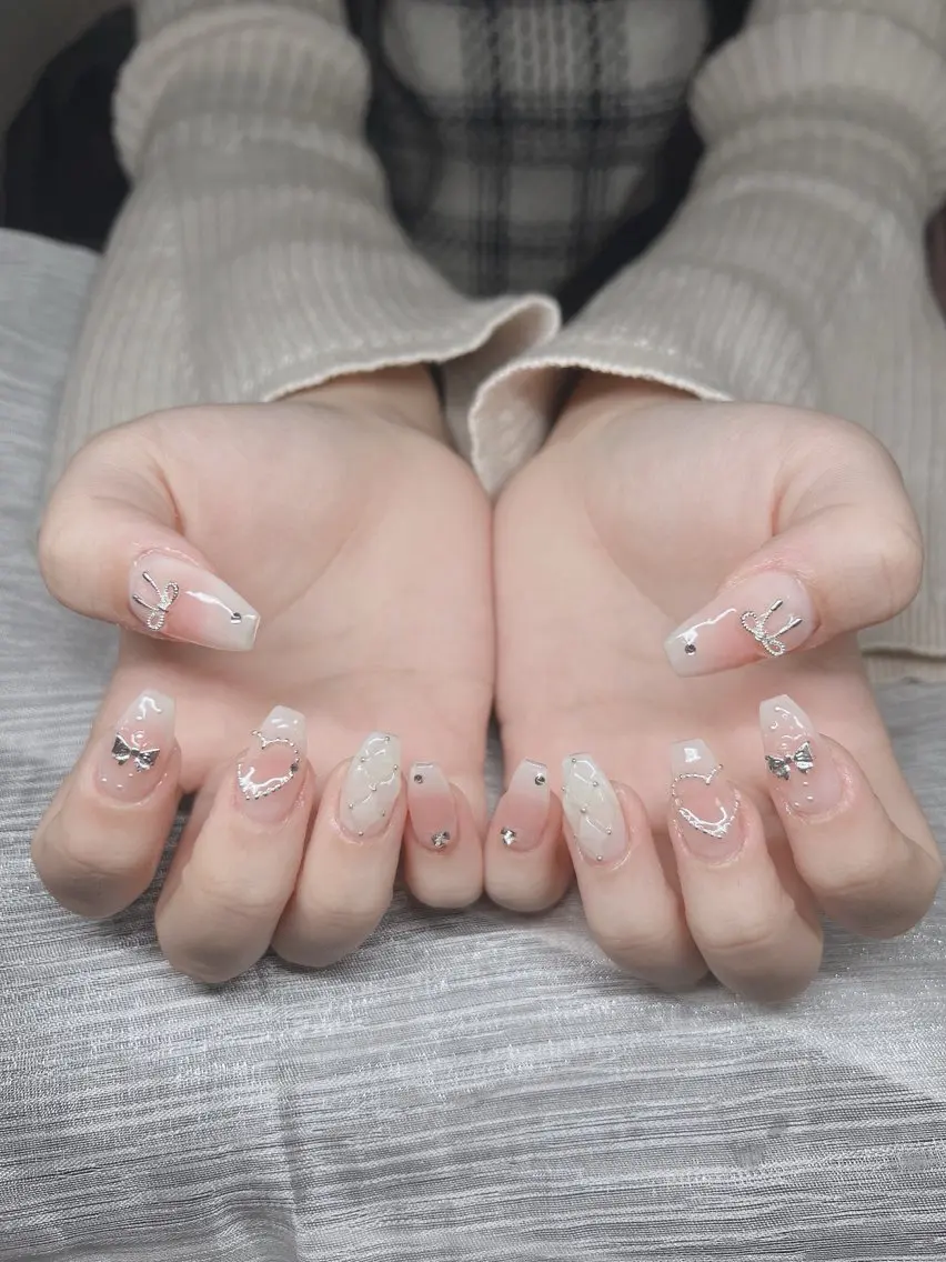 ネイル オーロラネイル チークネイル 長さ出し フットネイル フレンチネイル Lee Nails チップ長さだし専門店のネイルデザイン