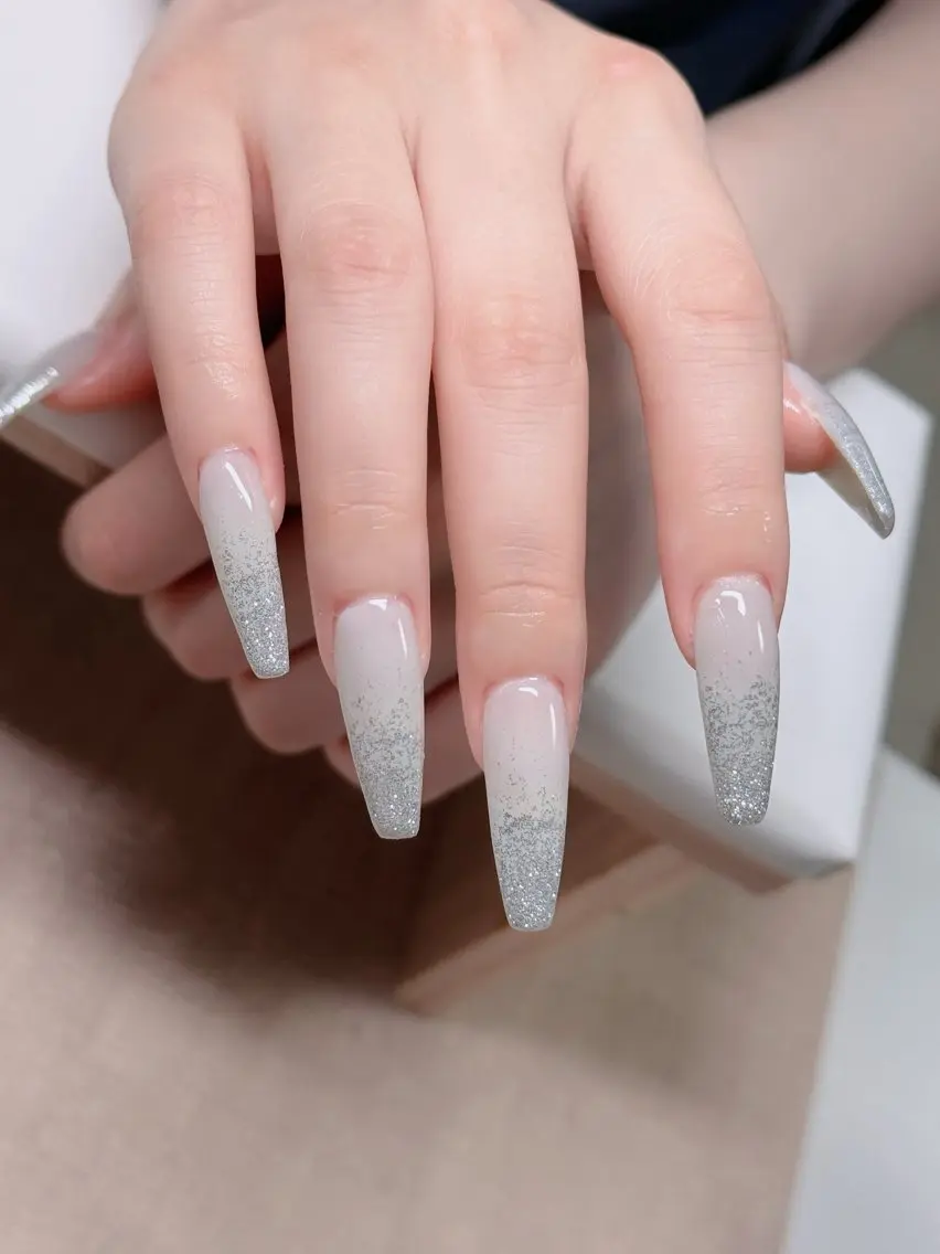 ネイル フレンチネイル ジェルネイル ガラスフレンチ ハロウィン ハート H.baby Nail Salonのネイルデザイン