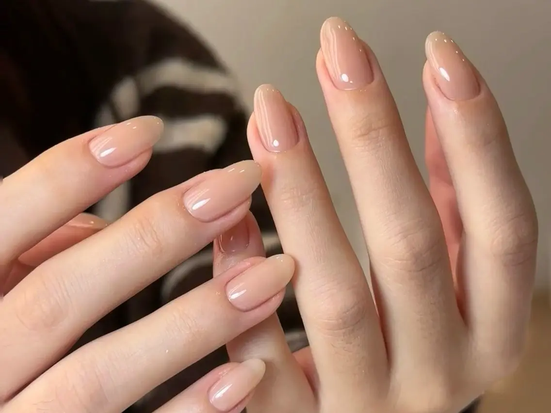 💅【平日新規限定】美フォルム込み ハンドワンカラー,ラメグラ、400色以上から選べます❣️(オフドライケア込み)💕の写真