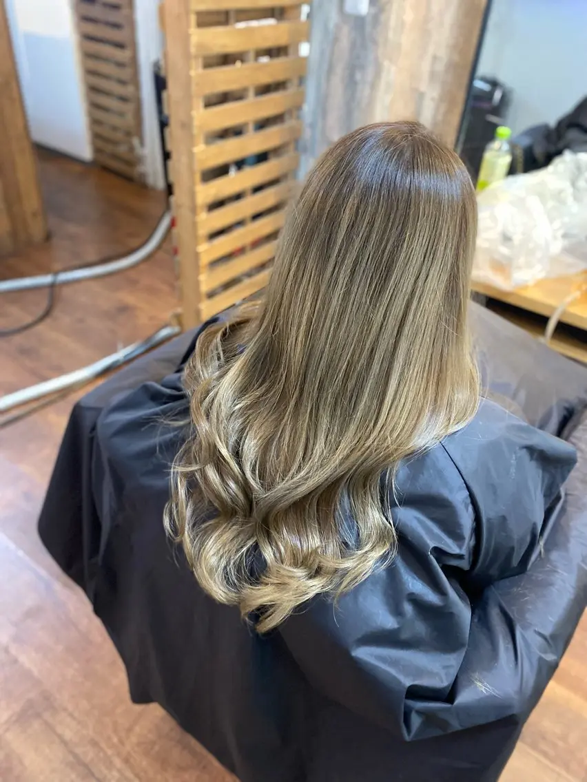 ロング カラー ブリーチ グレージュ カット ヘアカラー Luzir⭐︎ GEN⭐︎のヘアスタイル