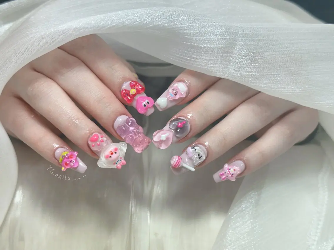 ネイル キラキラネイル マグネットネイル 持ち込み シンプルネイル ハンドネイル フットネイル ハンドケア TS. nails___のネイルデザイン