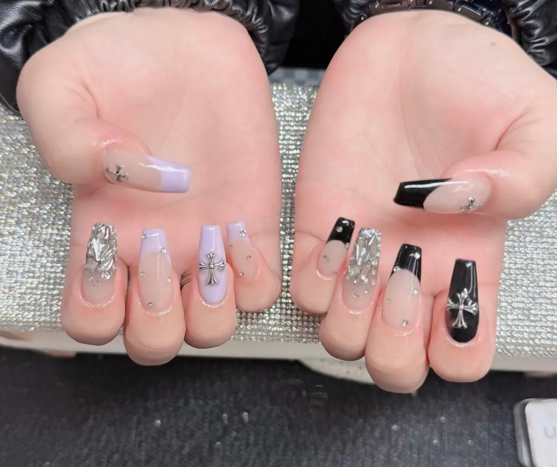 ネイル フレンチネイル ジェルネイル ハロウィン キラキラネイル 韓国ネイル H.baby Nail Salonのネイルデザイン