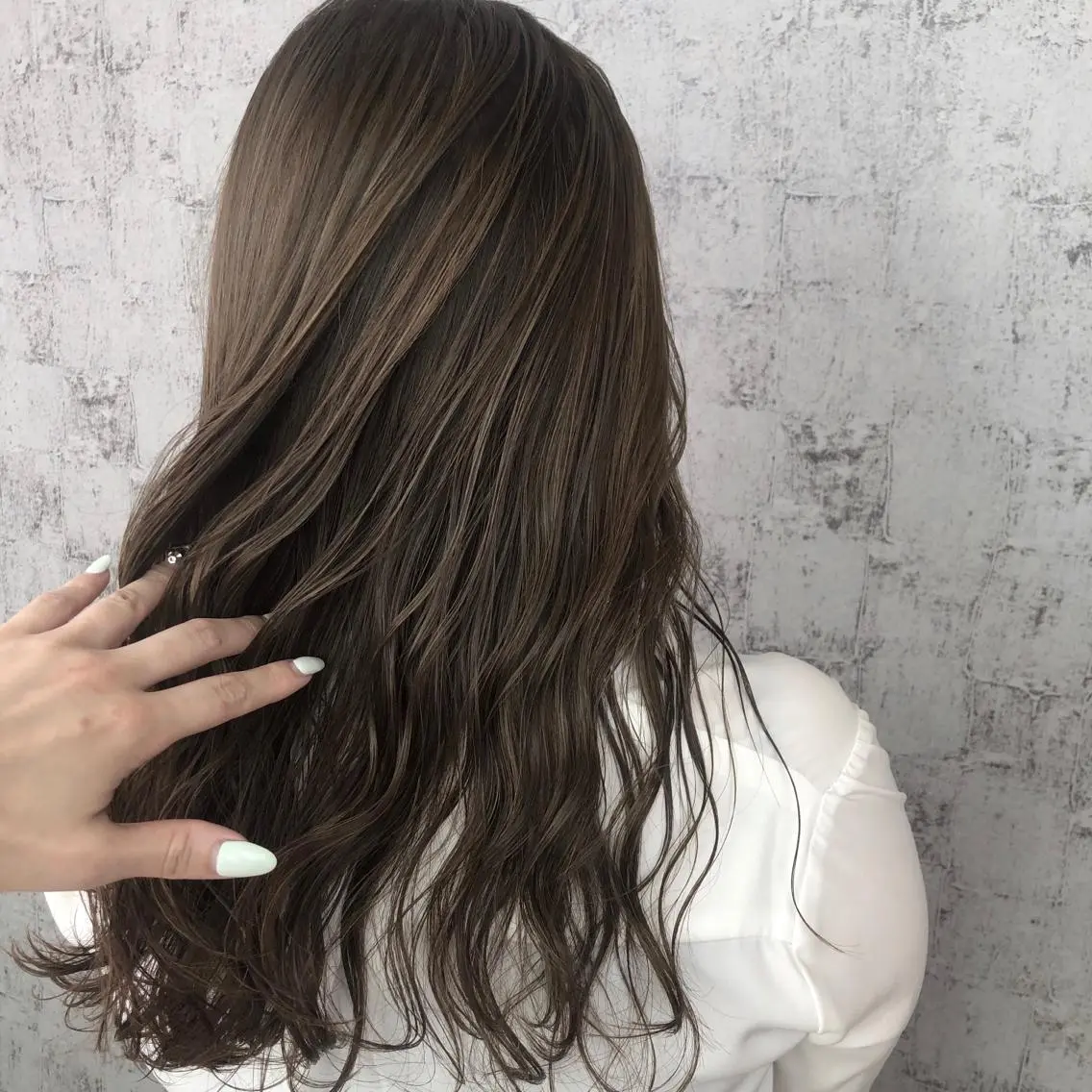 ロング カラー デザインカラー ハイライトカラー ハイライト 小顔レイヤー/ ベージュ🤍Rieのヘアスタイル