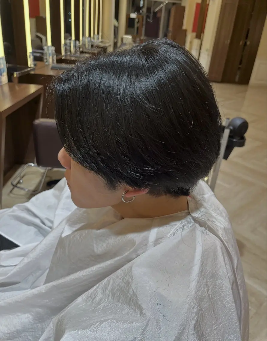 カラー 黒髪 ブリーチ 髙橋 きららのヘアスタイル
