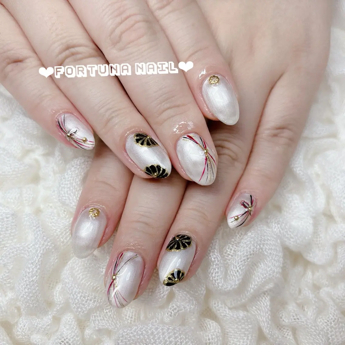 ネイル 成人式 ブライダルネイル Nail •Head スパFortunaのネイルデザイン